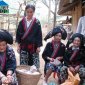 Bà con xã Pù Nhi - Mường Lát nhận gạo hỗ trợ trồng rừng